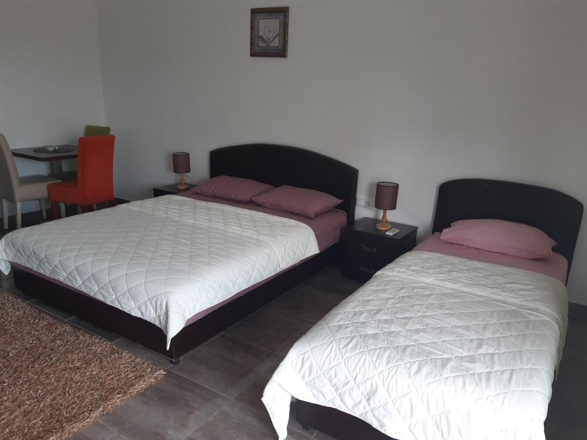 Zara Apartments Улцин Екстериор снимка