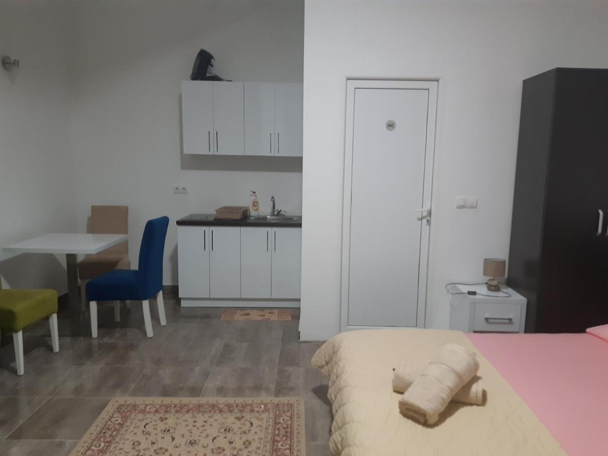Zara Apartments Улцин Екстериор снимка